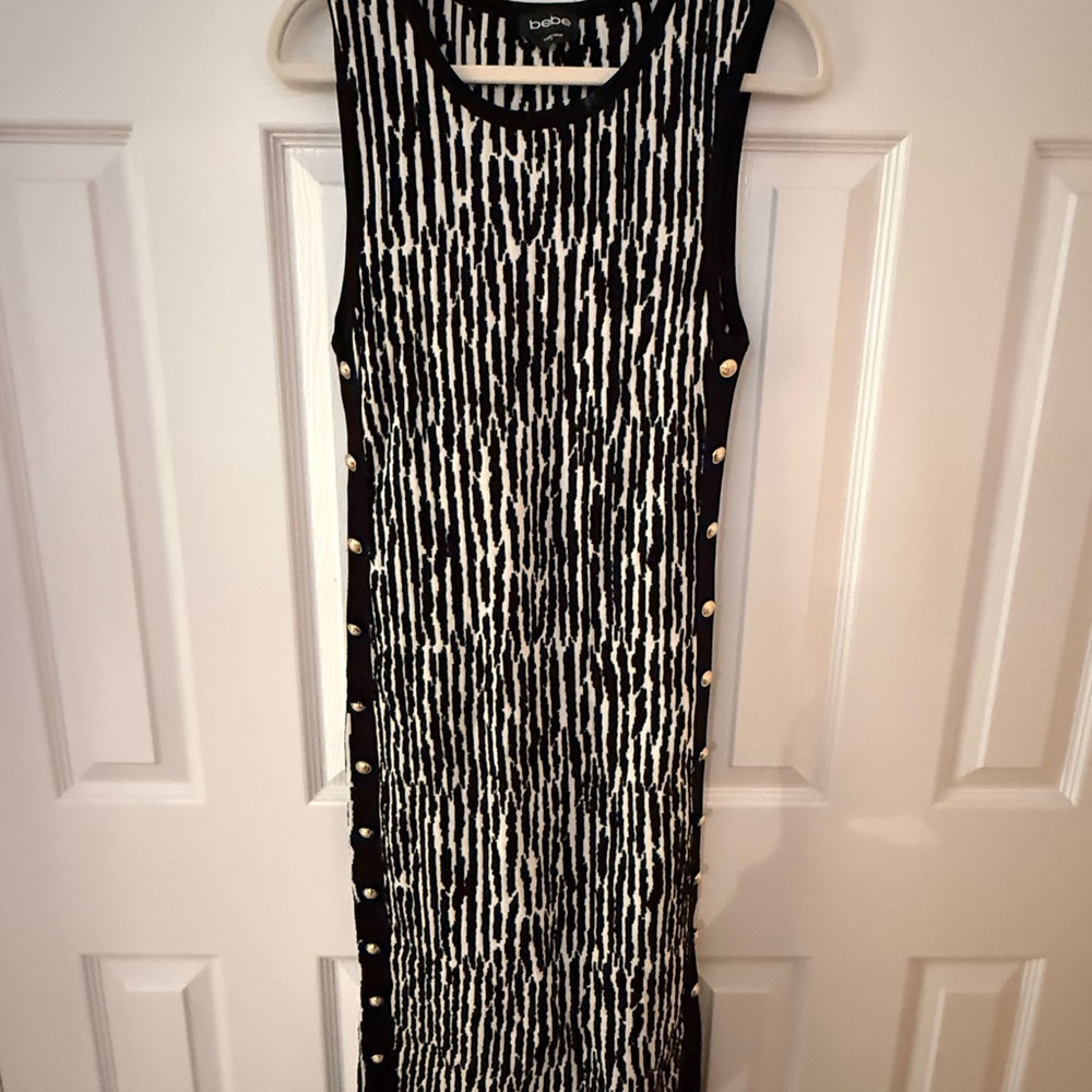 Bebe Monochrome Sleeveless Midi Dress